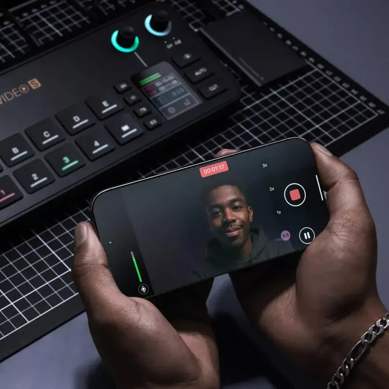 Kelių kanalų podcast'ų ir tiesioginių transliacijų gamybos pultas Rode RodeCaster Video S RCVS-E — jutiklinis ekranas, Wi‑Fi, Bluetooth 5.3, 5x USB-C, 3x HDMI įėjimas, 1x HDMI išėjimas, microSD