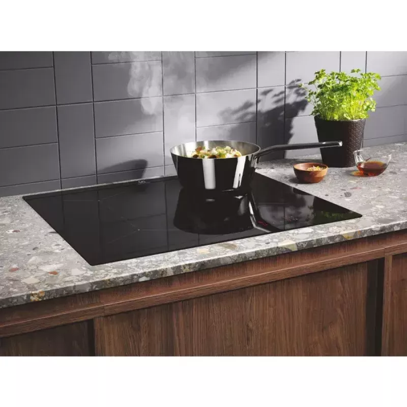 Indukcinė kaitlentė Electrolux LIL61424C juoda įmontuojama 60 cm 4 zonos