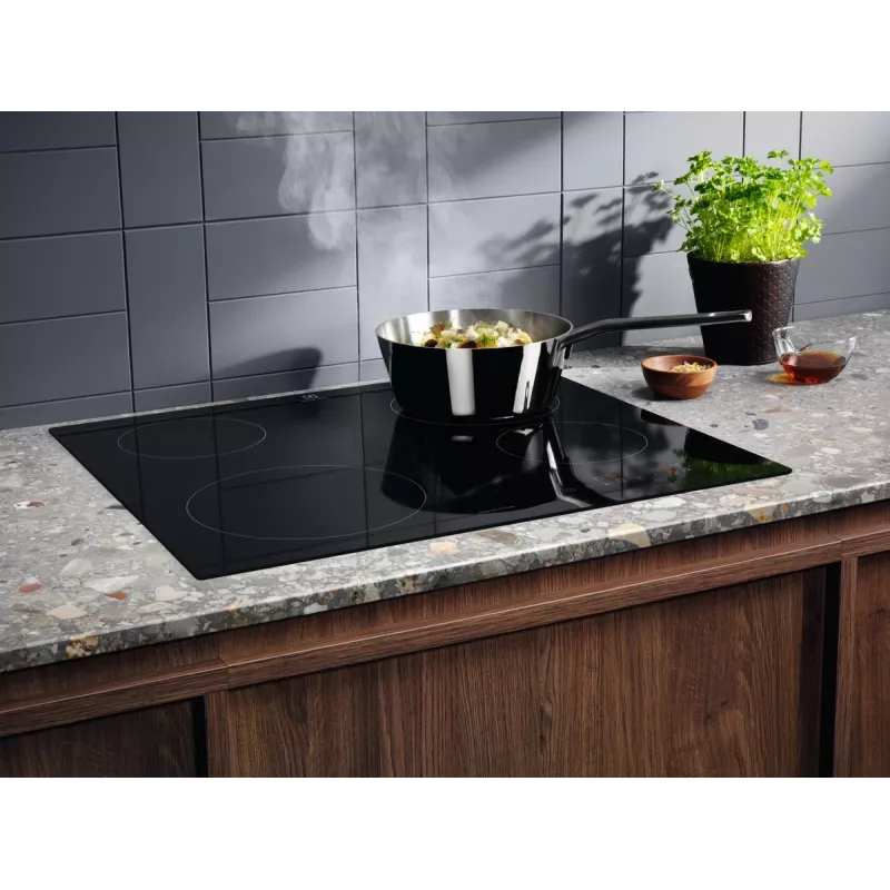 Elektrinė indukcinė kaitlentė Electrolux Serie 300 LIB60424CK Juoda Įmontuojama 60 cm 4 zonos