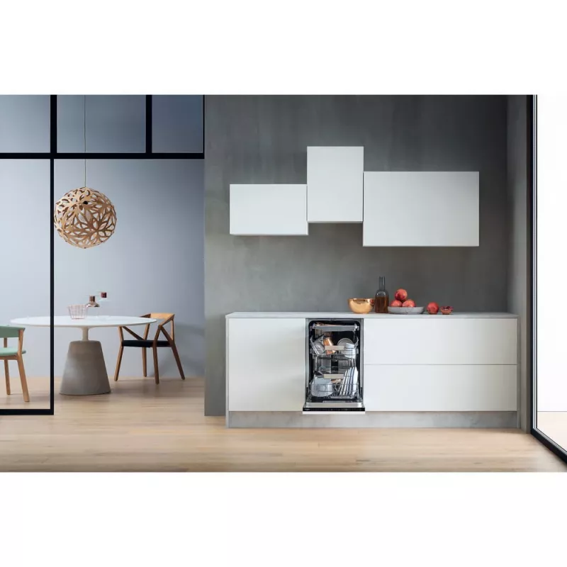 Whirlpool WSIP 4O33 PFE visiškai įmontuojama siaura indaplovė 10 komplektų