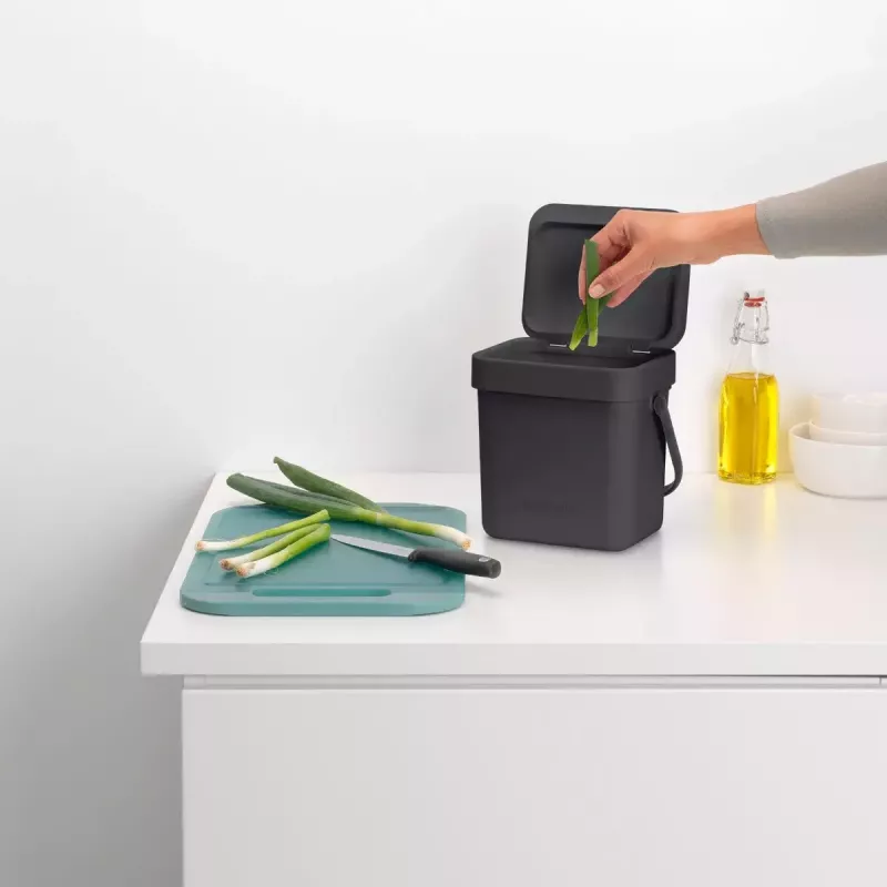 Brabantia 209888 Juodas plastikinis šiukšlių kibiras 139x188x174 mm