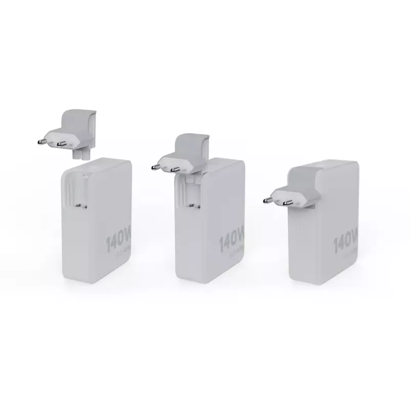Nešiojamas 140W GaN kelioninis įkroviklis Xtorm XVC2140 su 3× USB-C PD prievadais ir 2 m USB-C laidu, baltas