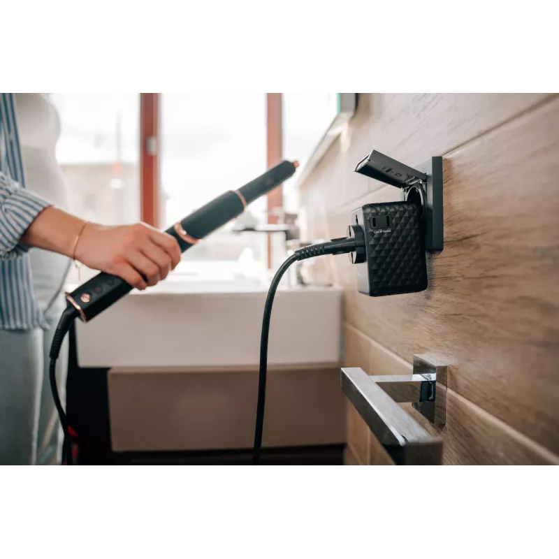 Verbatim Charge 'n' Travel 170W Universalus kelioninis adapteris juodas