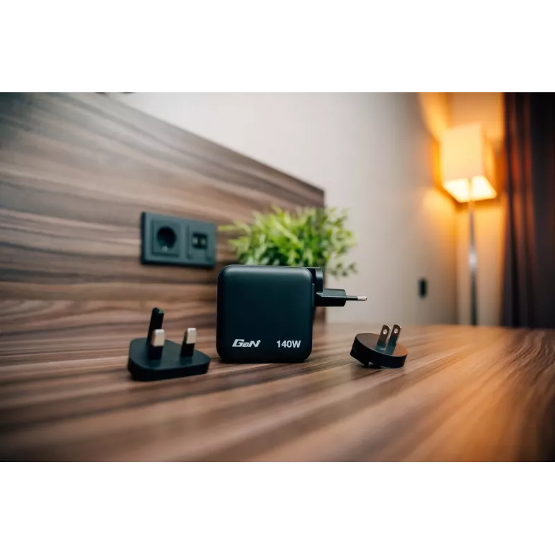 Verbatim Mini GaN įkroviklis 140W su ekranu, patalpų, AC, 28 V, juodas