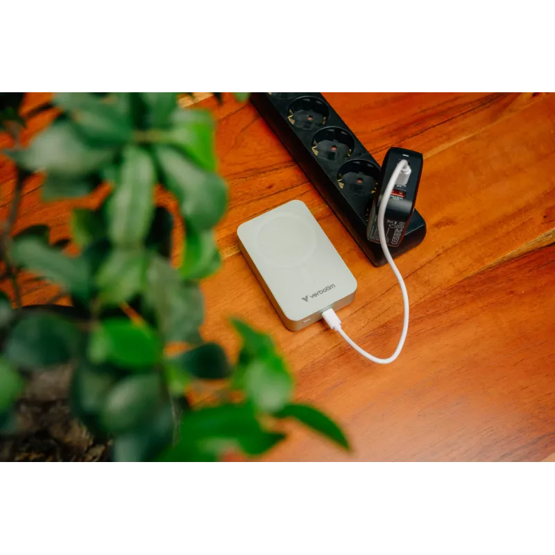Verbatim Charge 'n' Go Essentials belaidis magnetinis maitinimo bankas 20000 mAh žalias