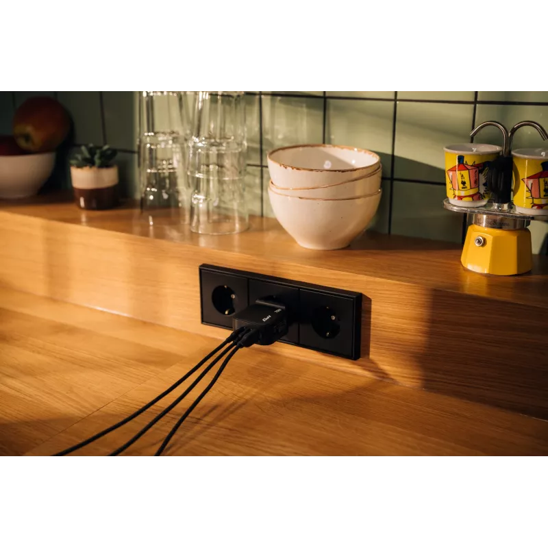 Verbatim Mini GaN Įkroviklis 70W 3 Prievadai su US kištuku bei EU ir UK adapteriais