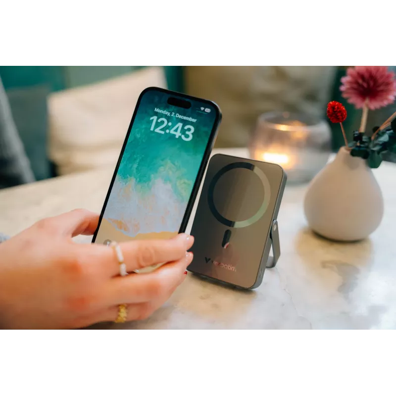 Verbatim Charge 'n' Go belaidė magnetinė Power Bank su stovu - 10000 mAh Pilka