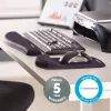 Fellowes pelės kilimėlis su riešo atrama PlushTouch – neslystantis guminis pagrindas, antibakterinė apsauga, ergonomiškas, juodas