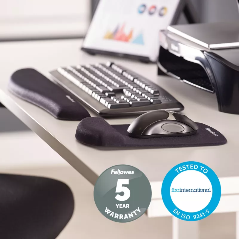 Fellowes pelės kilimėlis su riešo atrama PlushTouch – neslystantis guminis pagrindas, antibakterinė apsauga, ergonomiškas, juodas