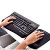 Fellowes pelės kilimėlis su riešo atrama PlushTouch – neslystantis guminis pagrindas, antibakterinė apsauga, ergonomiškas, juodas