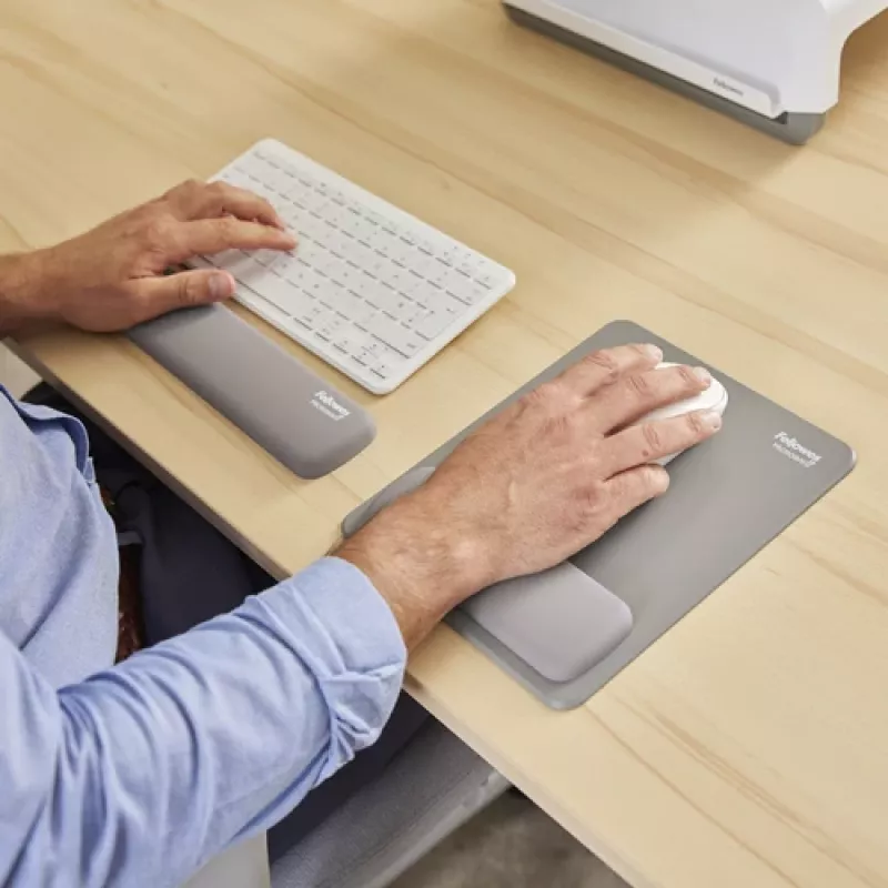 Fellowes Breyta Compact riešo atrama klaviatūrai su antibakterine apsauga, ergonomiška, pilka