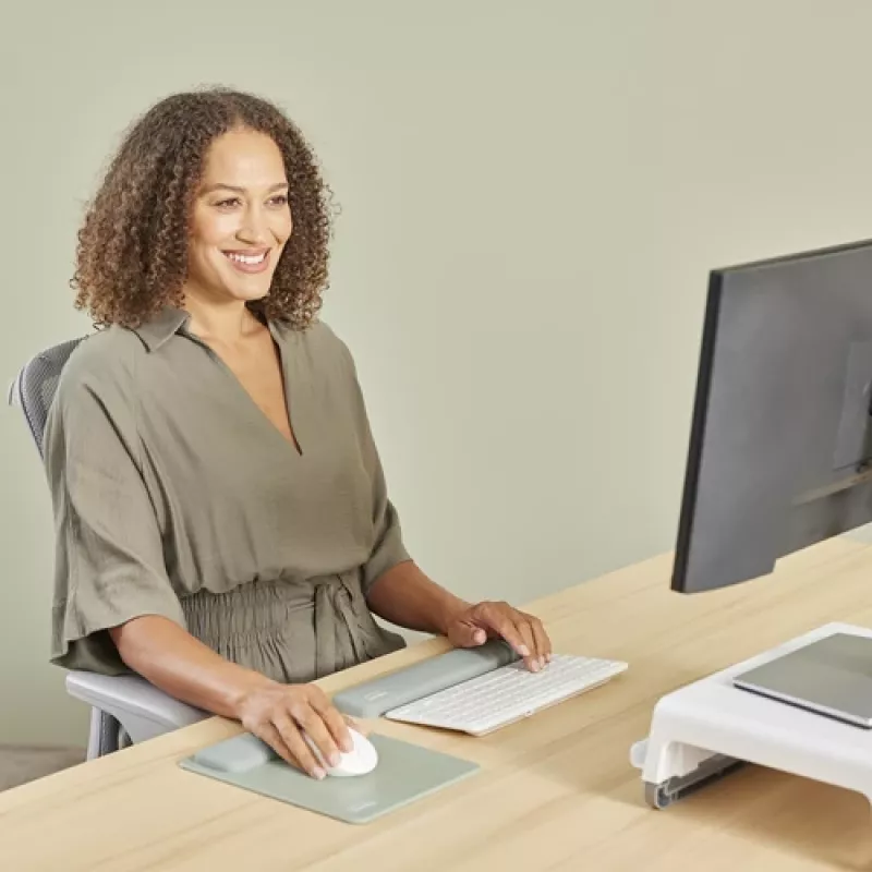 Fellowes riešo atrama Breyta Compact klaviatūrai su antibakterine apsauga, šalavijų spalva