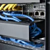 StarTech.com Horizontalus 1U serverio stovo kabelių valdymo pirštų kanalas su dangteliu - 19 colių tinklo stovo laidų kanalo skydelis - su plyšiais