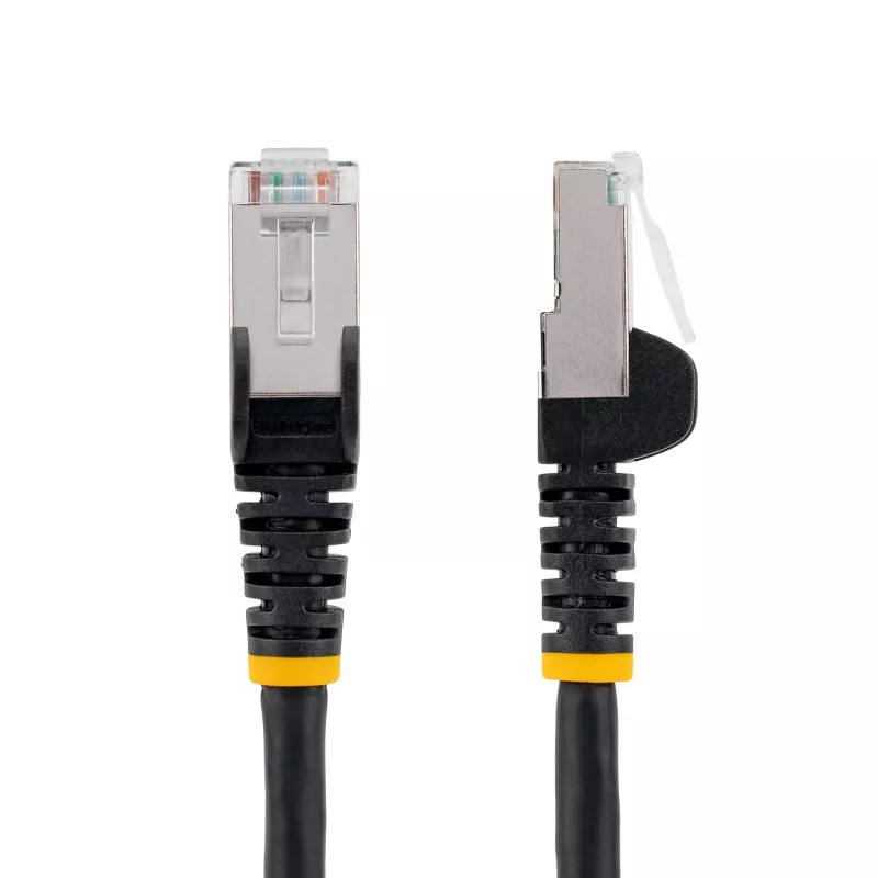StarTech.com 7,5 m CAT6a eterneto kabelis - juodas - mažai dūmų, be halogenų (LSZH) - 10GbE 500MHz 100W PoE++ - užkabinami RJ-45 su įtempimo mažinimo elementais - S/FTP tinklo jungiamasis kabelis