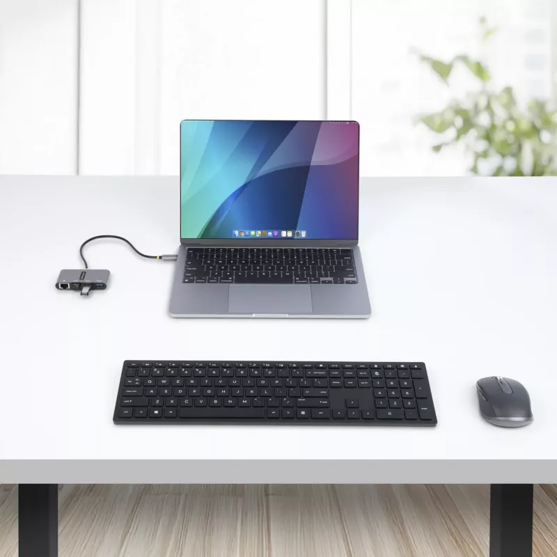 StarTech.com 3 prievadų USB-C centras su Ethernet - 3x USB-A - Gigabit Ethernet - USB 3.0 5Gbps - maitinamas iš magistralės - 30 cm ilgio USB-C laidas - nešiojamas USB-C į USB-A centras