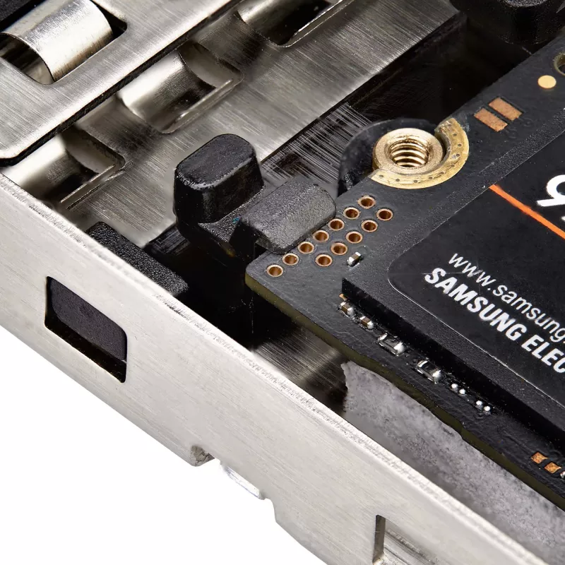 StarTech.com dėklas su dviem M.2 NVMe SSD lizdais, PCIe x8, karštas keitimas, be įrankių
