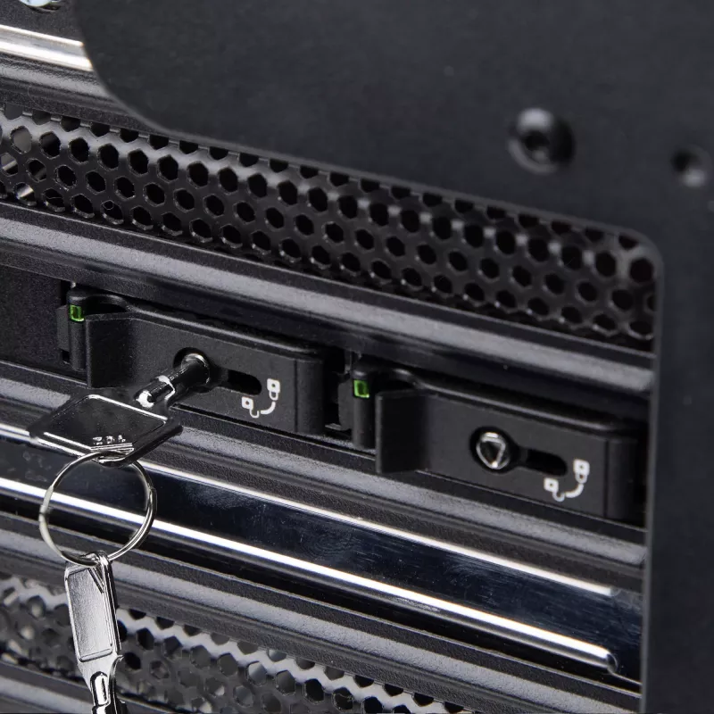 StarTech.com dėklas su dviem M.2 NVMe SSD lizdais, PCIe x8, karštas keitimas, be įrankių