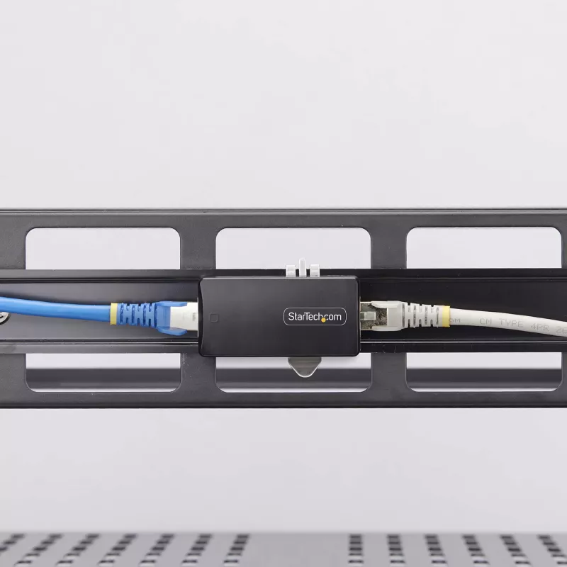 StarTech.com 1 prievado Gigabit tinklo izoliatorius, kompaktiškas tiesinis RJ45 Ethernet jungtis su 4kV galvanine izoliacija, IP40, montavimui ant DIN bėgio, atitinka TAA