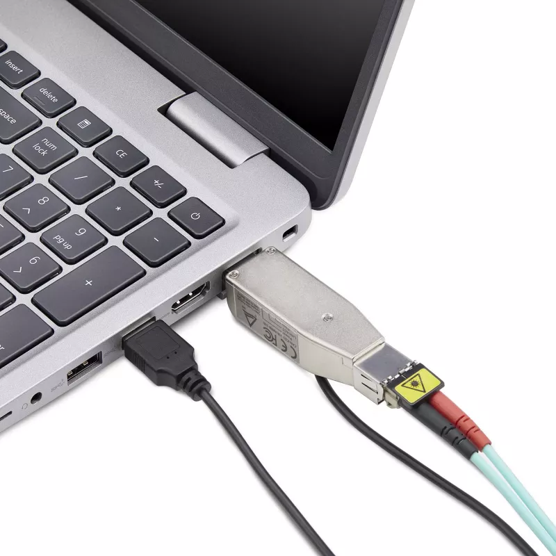 „StarTech.com“ Gigabit šviesolaidžio į RJ45 Ethernet keitiklis, vienmodis 10 km / daugiamodis 800 m, USB maitinimas, kompaktiškas, metalinis korpusas, TAA