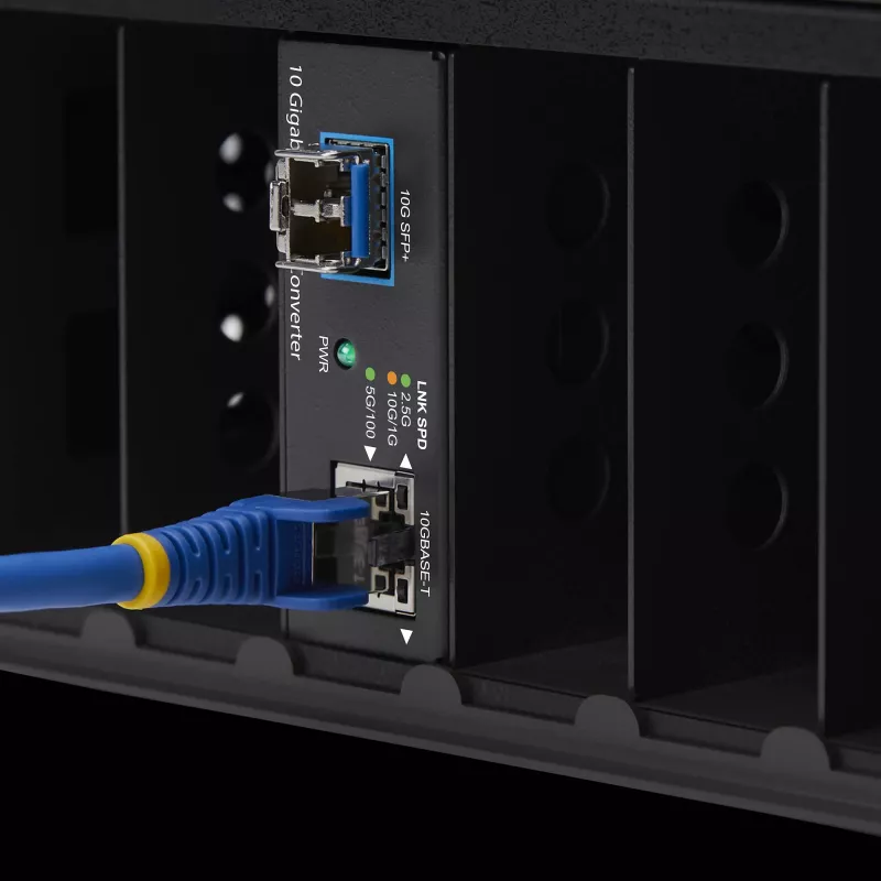 StarTech.com 10GbE daugiagreitis atviras SFP+ šviesolaidinis medijos keitiklis, 10G/5G/2.5G/1G/100M, varis į 10GBASE-X SFP+, vienmodis, daugiamodis, 16K milžiniški kadrai, TAA