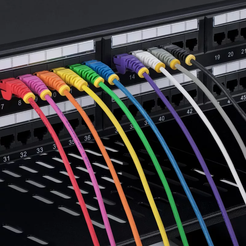 StarTech.com 50 cm baltas plonas CAT6 Ethernet kabelis, be užkabinimų, 100 W PoE, UTP, LSZH, 28AWG gryna varinė viela, plonas RJ45 tinklo jungiamasis laidas su įtempimo mažinimo elementais, individualiai išbandytas