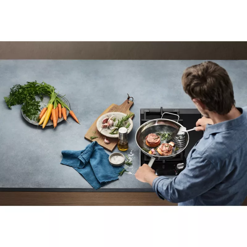 WMF 1756486411 keptuvė 28 cm, juoda, nerūdijantis plienas, aliuminis