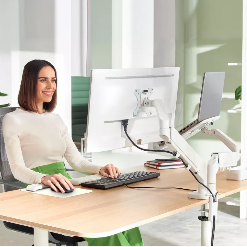 Leitz Ergo Space Saving dviejų monitorių ir nešiojamojo kompiuterio laikiklis, spaustuvas/laidas, 9 kg, 33 cm (13 col.), 81,3 cm (32 col.), 100 x 100 mm, pilka