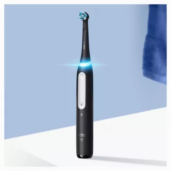 Oral-B iO 4 suaugusiųjų sukamoji dantų šepetėlis Juoda