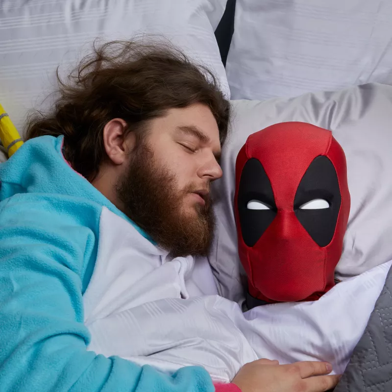 Marvel Deadpool galva su garsu, 18+