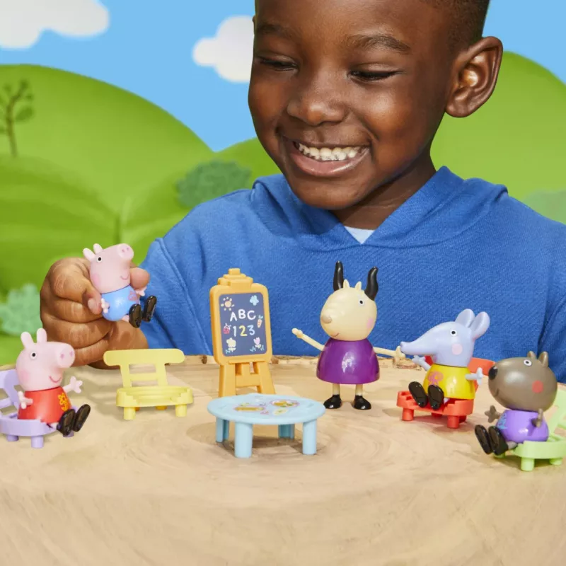 Hasbro Peppa Pig Playgroup žaidimų rinkinys su 5 figūrėlėmis ir 6 aksesuarais, ikimokykliniai žaislai nuo 3 metų mergaitėms ir berniukams