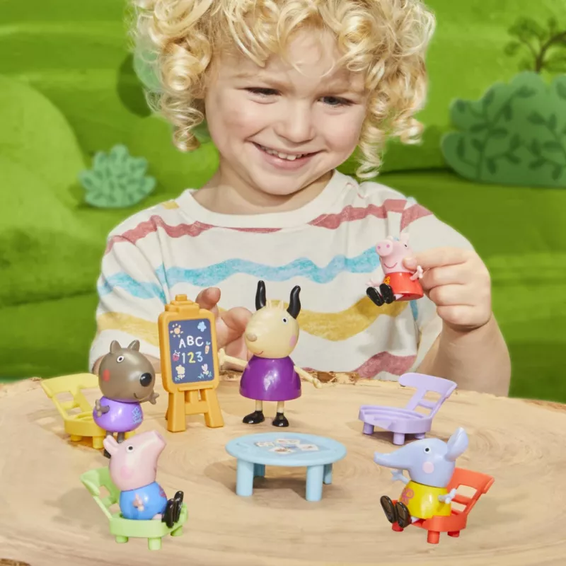 Hasbro Peppa Pig Playgroup žaidimų rinkinys su 5 figūrėlėmis ir 6 aksesuarais, ikimokykliniai žaislai nuo 3 metų mergaitėms ir berniukams