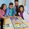 Monopoly Knockout – šeimų žaidimas su stumdomais žetonais