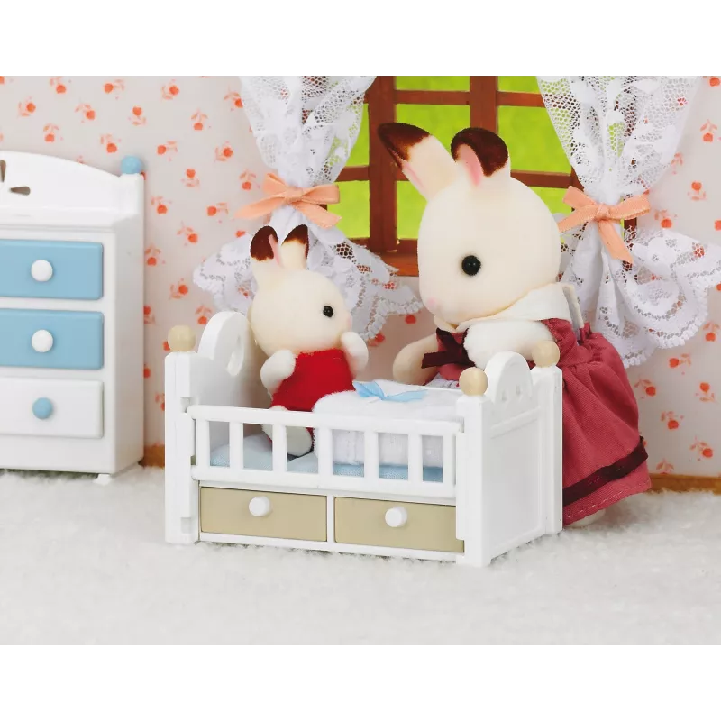 Sylvanian Families Šokoladinis Triušiukas Kūdikio Lovytė su Priedais