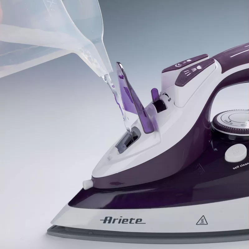 Ariete lygintuvas 2200W, sausas ir garinis, keraminis padas, 2 m, 140 g/min, baltas, violetinis, 28 g/min