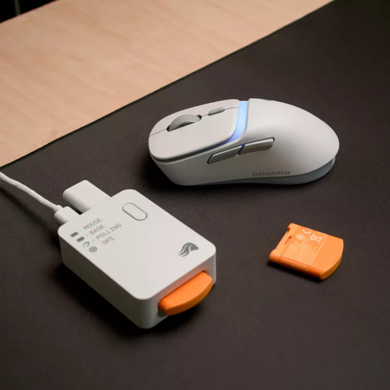 Glorious Gaming Model D3 Wireless žaidimų pelė - InfinitePlay keičiamų baterijų sistema, 8k atnaujinimo dažnis, 130 mln. paspaudimų optiniai jungikliai, itin lengva 69 g, 30K DPI optinis jutiklis, RGB - balta