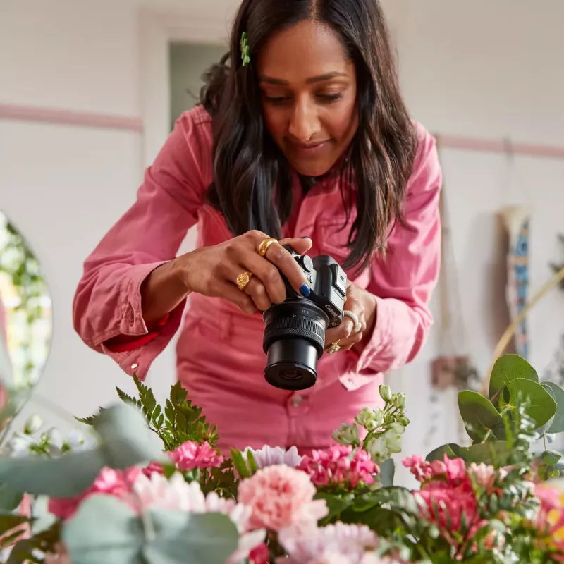 Canon EOS R50 veidrodinis fotoaparatas su objektyvais RF-S 18-45mm ir RF 75-300mm (24,2 MP, juodas)