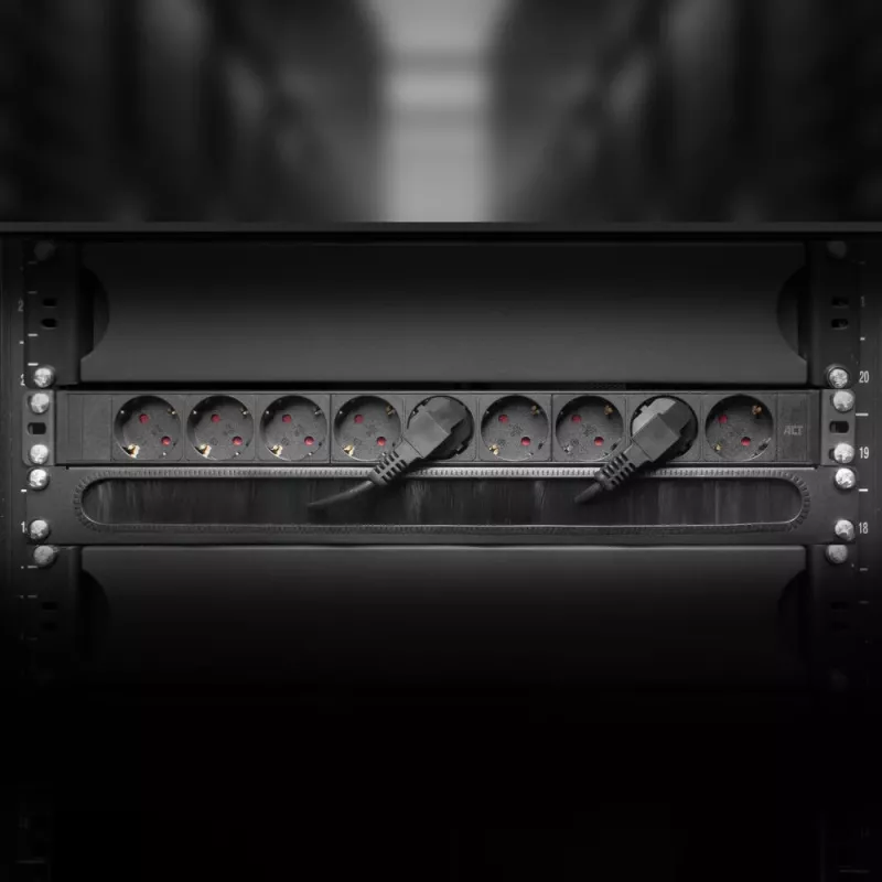 ACT PDU 19 colių ilgintuvas su 9 F tipo kištukiniais lizdais, 3 m H05VV-F 3G1.5