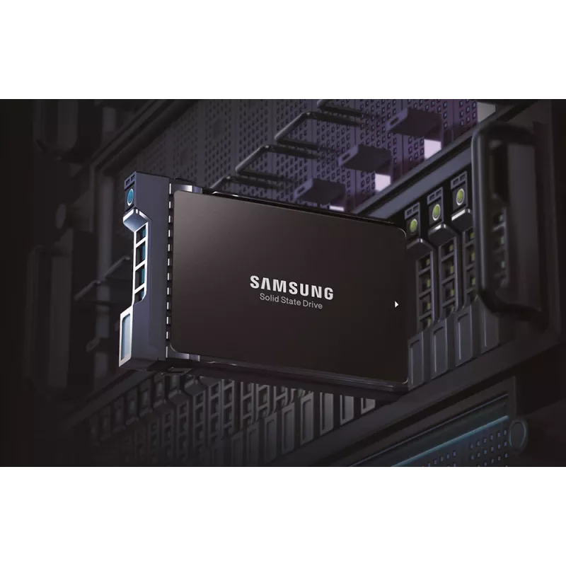 Samsung MZ-QLB7T6B0 7,68 TB 2,5 colio PCIe 3.0 NVMe SSD – Skaitymas 3000 MB/s, Rašymas 2200 MB/s