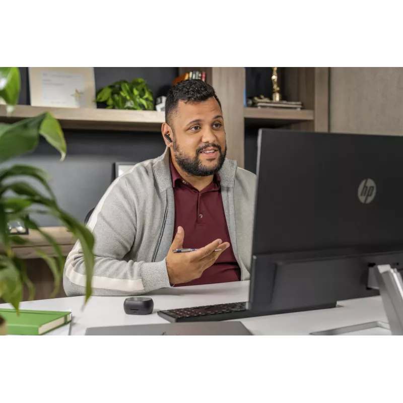 HP Poly Voyager Free 60+ M UC Carbon Black belaidės ausinės + BT700 USB-C adapteris + liečiamasis dėklas