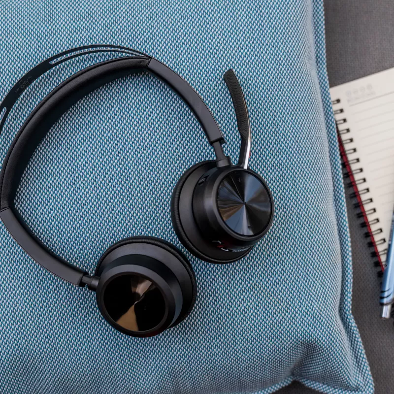 HP Poly Voyager Focus 2 belaidės stereo ausinės su triukšmo slopinimu, sertifikuotos Microsoft Teams, USB-C / A adapteris