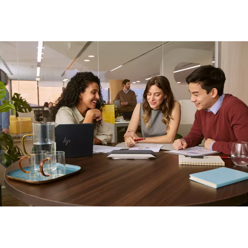 HP Poly Sync 40+ Microsoft Teams sertifikuotas garsiakalbis su USB-A, USB-C ir BT700 USB-A adapteriu