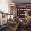 HP Poly Voyager Free 60+ UC anglies juodos spalvos belaidės ausinės + BT700 USB-C adapteris + lietimui jautrus įkrovimo dėklas
