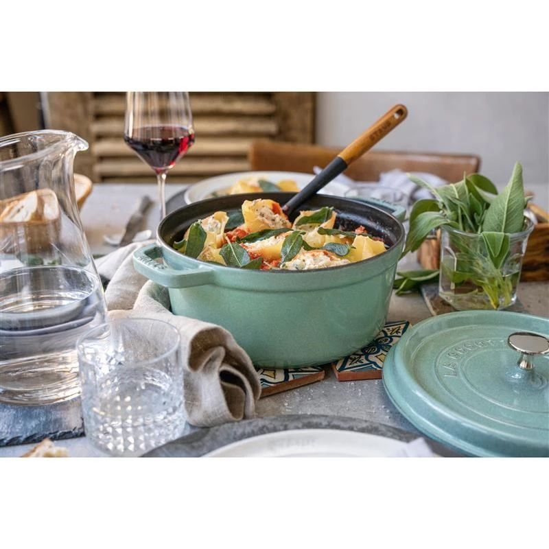 Staub apvalus ketaus puodas 5,2 L, mėtų – La Cocotte 26 cm
