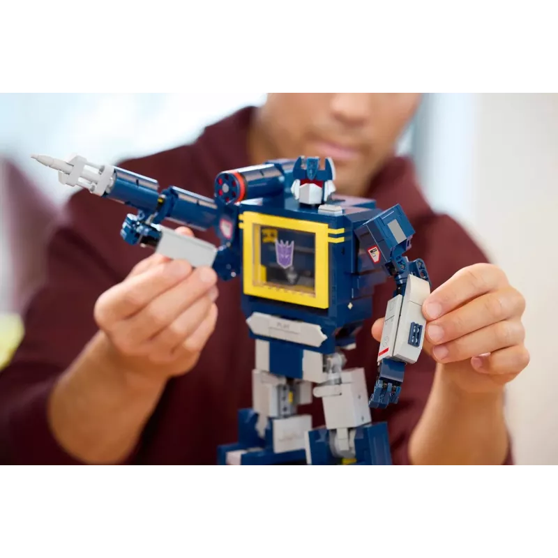 LEGO ICONS 10358 Transformers: Soundwave