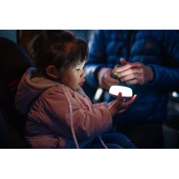 Baterijomis maitinamas kempingo žibintas Ledlenser Kidcamp6 – LED RGB, 60 lm, AAA, ABS korpusas, 95 g