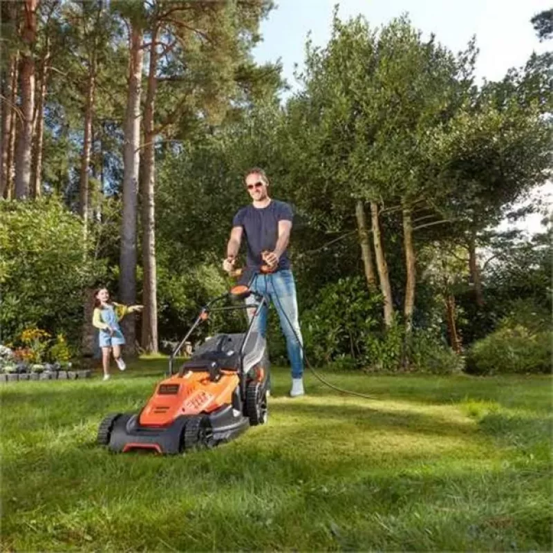 Elektrinė vejapjovė Black & Decker su pjovimo aukščio reguliavimu ir sulankstoma rankena