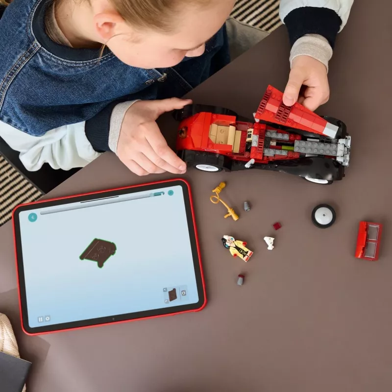 LEGO rinkinys „Piktoji Disnėjaus ponia“ automobilis 43277 – kolekcinis modelis