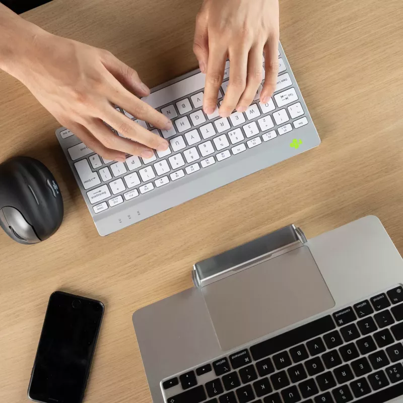 Ergonominė klaviatūra R-Go Compact Break, kompaktiška su pertraukų programine įranga, QWERTZ (CH), Bluetooth, balta