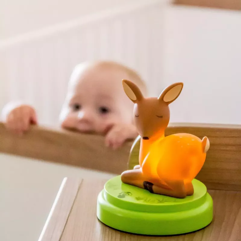 ANSMANN baby naktinė lemputė 1800-0059 — LED, geltona šviesa, baterijos AA ×3, 119×119×137 mm, ruda/žalia