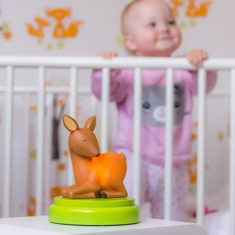 ANSMANN baby naktinė lemputė 1800-0059 — LED, geltona šviesa, baterijos AA ×3, 119×119×137 mm, ruda/žalia